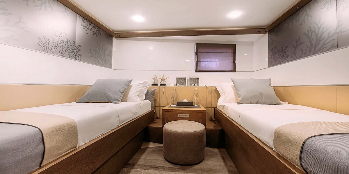 Аренда 31 метровой мега яхты Alice на Мальдивах - всё включено